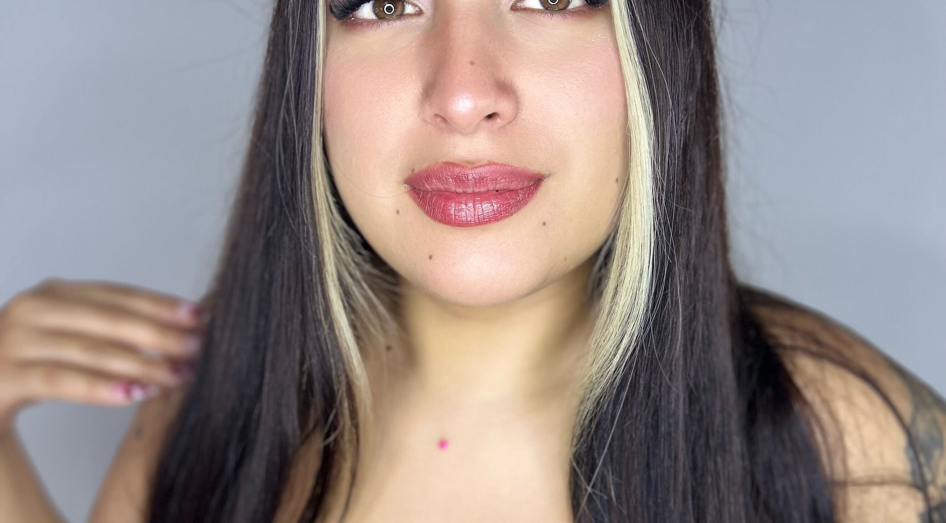 Retrato en Monzonas, Claypole, Provincia De Buenos Aires, AR, mostrando maquillaje impecable.