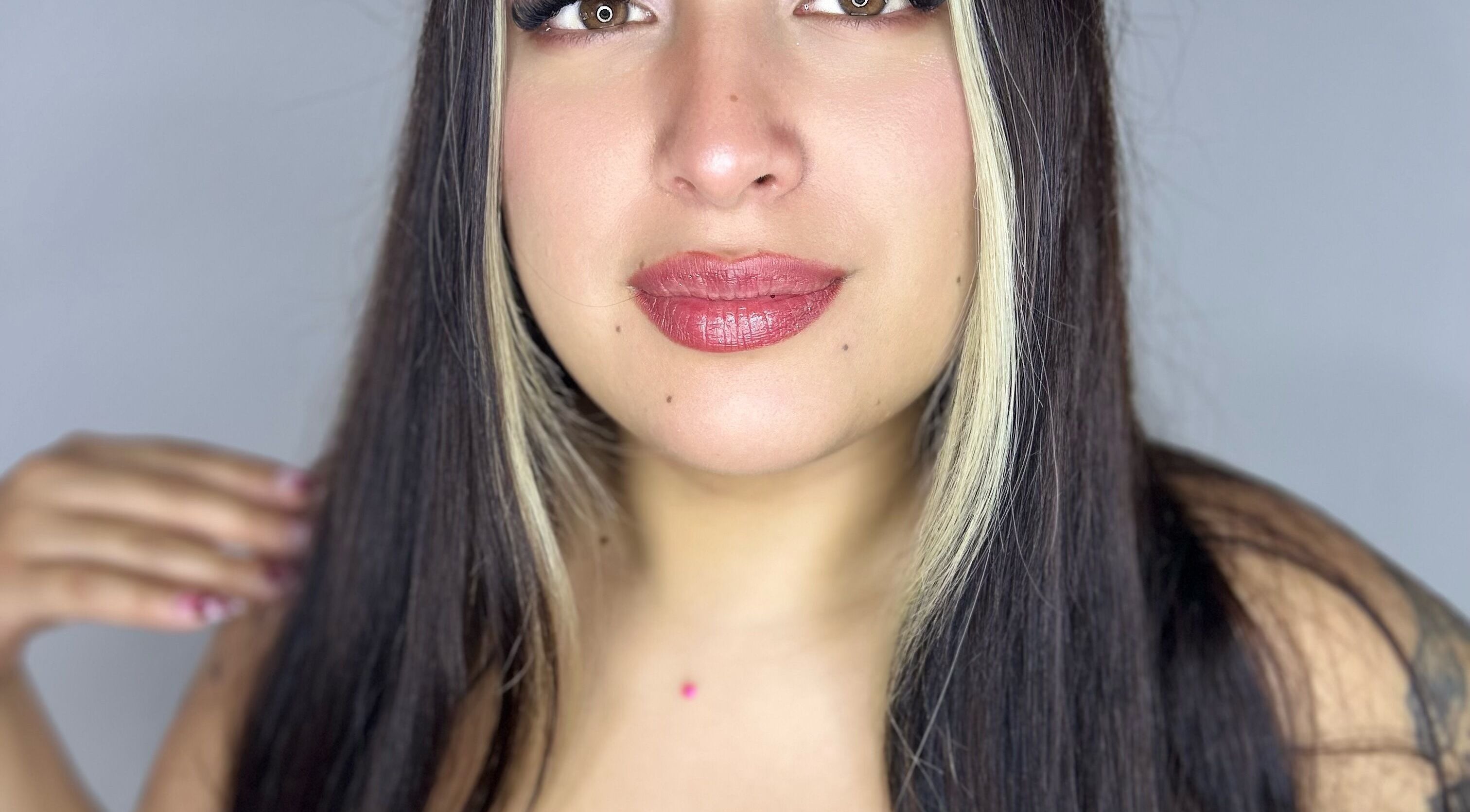 Retrato en Monzonas, Claypole, Provincia De Buenos Aires, AR, mostrando maquillaje impecable.