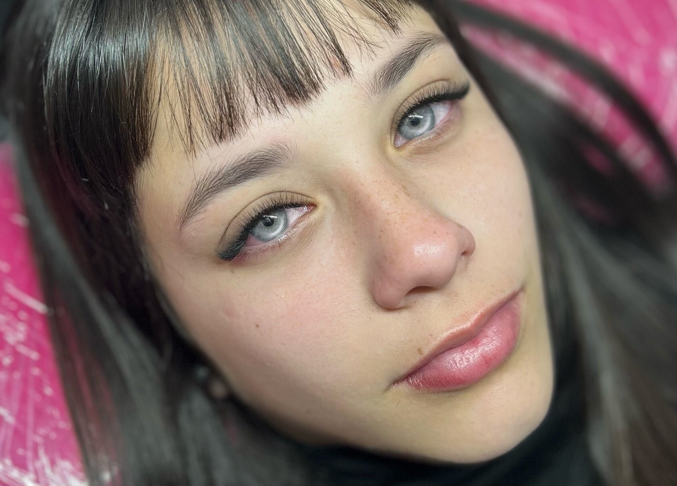 Rostro relajado en Monzonas, Claypole, Provincia De Buenos Aires, AR, destacando belleza natural.