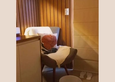 Espaço aconchegante em Cinthia Gimenes | Massoterapia, Indaiatuba, São Paulo, BR, com cadeira e decoração.