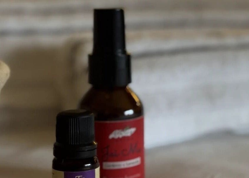 Óleos essenciais na Cinthia Gimenes | Massoterapia em Indaiatuba, São Paulo, BR, destacando conforto e bem-estar.