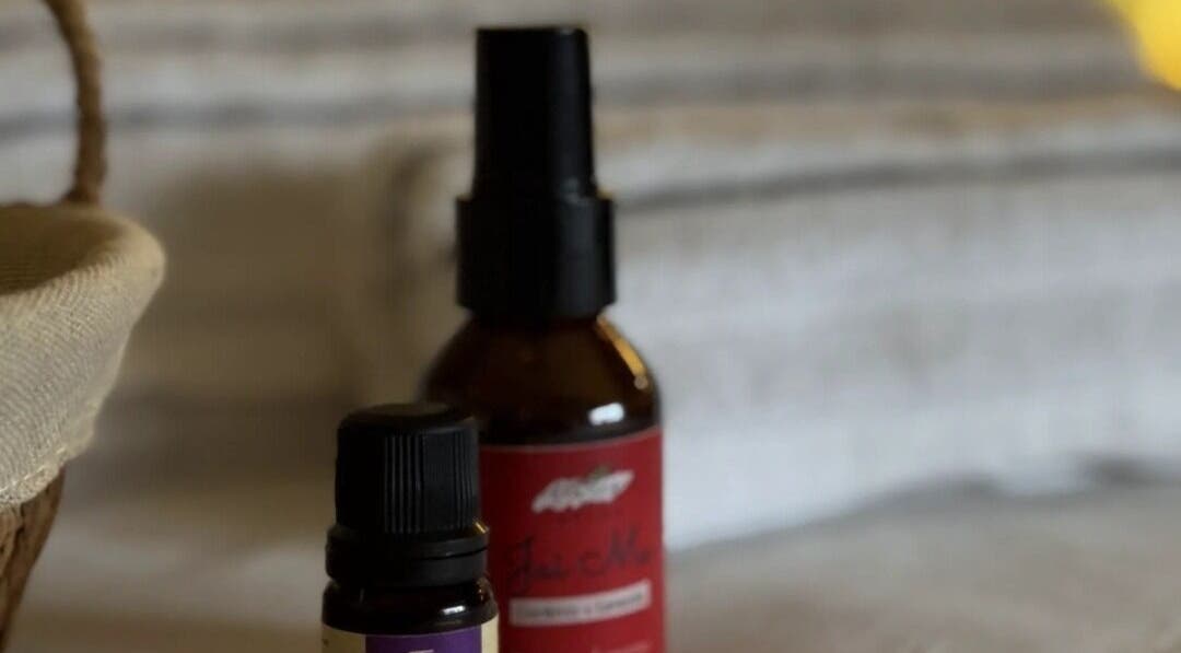 Óleos essenciais na Cinthia Gimenes | Massoterapia em Indaiatuba, São Paulo, BR, destacando conforto e bem-estar.