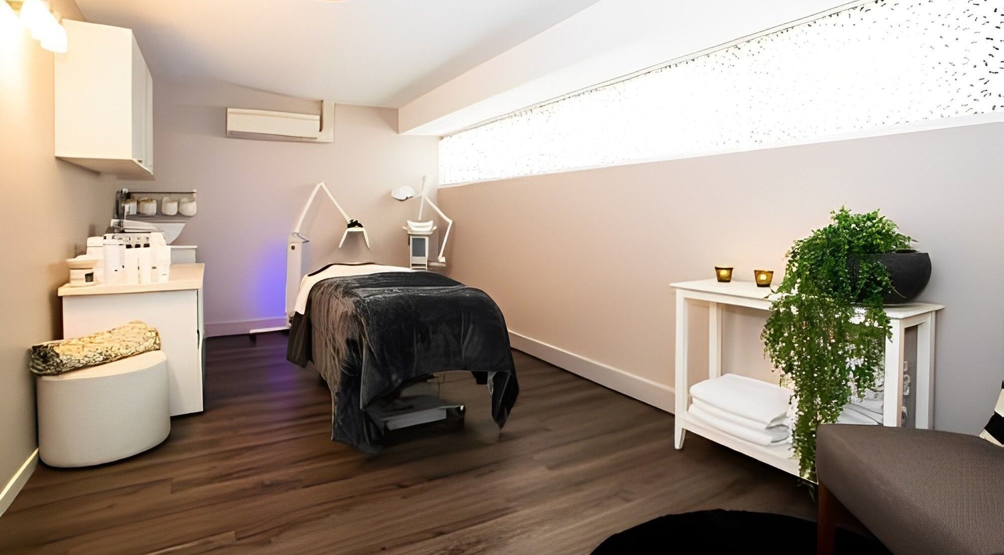 Tranquil treatment room at Nourish Spa and Skin Clinic in Melbourne, VIC, AU with elegant decor and warm lighting.