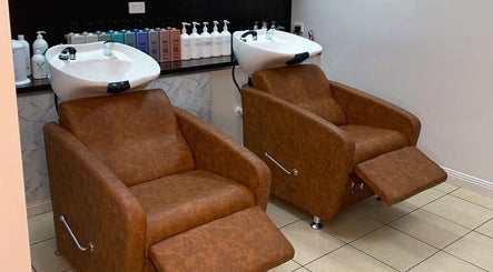 Kew Hair and Beauty Salon imaginea 3