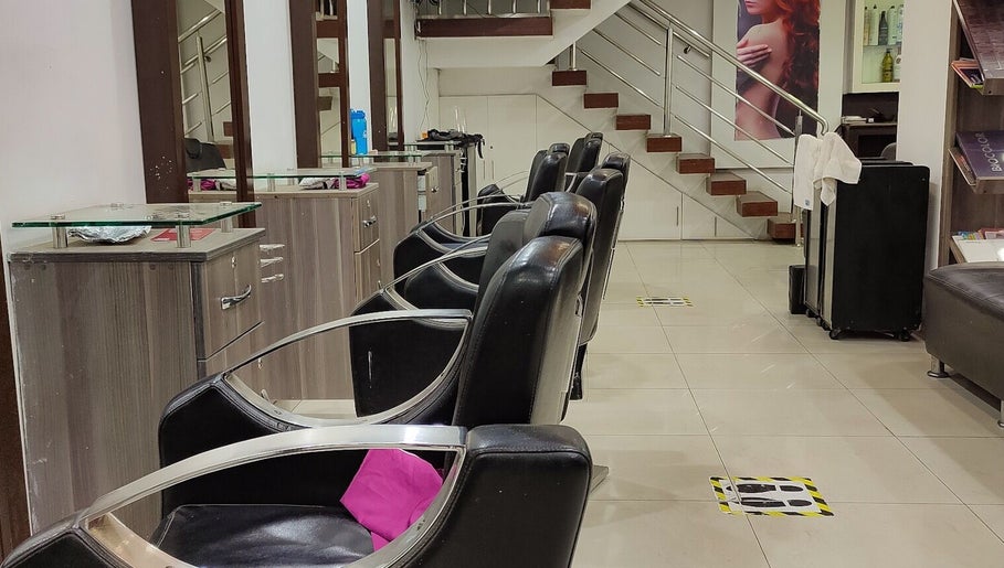 Javier Moreno salon spa image 1