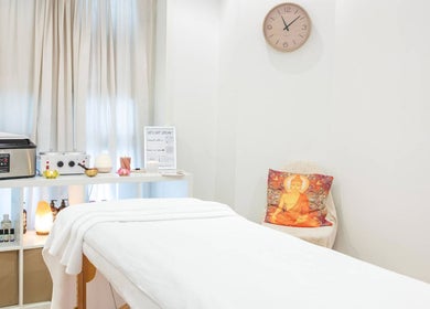 Massage room at Sy Relax Massage & Wellness in Amsterdam, Noord-Holland, NL with serene decor and treatment table.