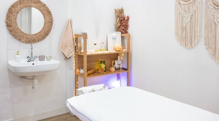 Tranquil massage room at Sy Relax Massage & Wellness, Amsterdam, Noord-Holland, NL with cozy decor.