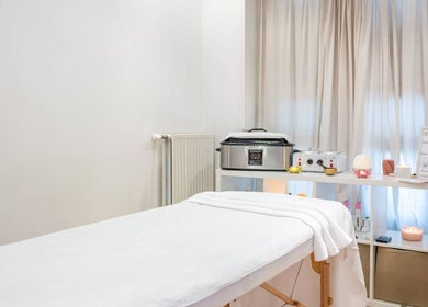 Relaxing massage room at Sy Relax Massage & Wellness, Amsterdam, Noord-Holland, NL, with a serene atmosphere.