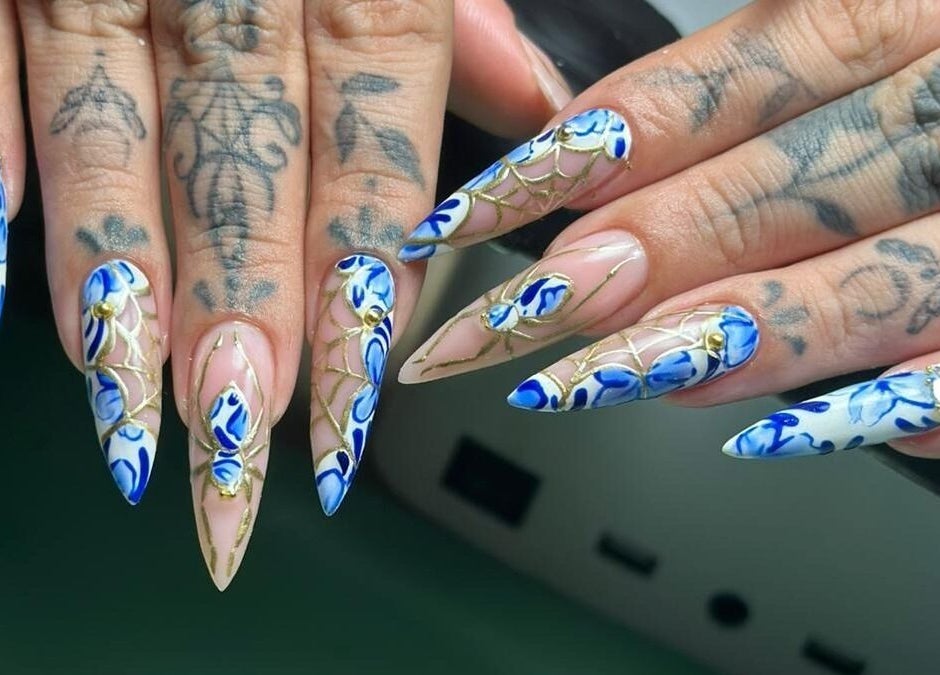 Design floral en bleu chez Voné Julia à Altkirch, Grand Est, FR.