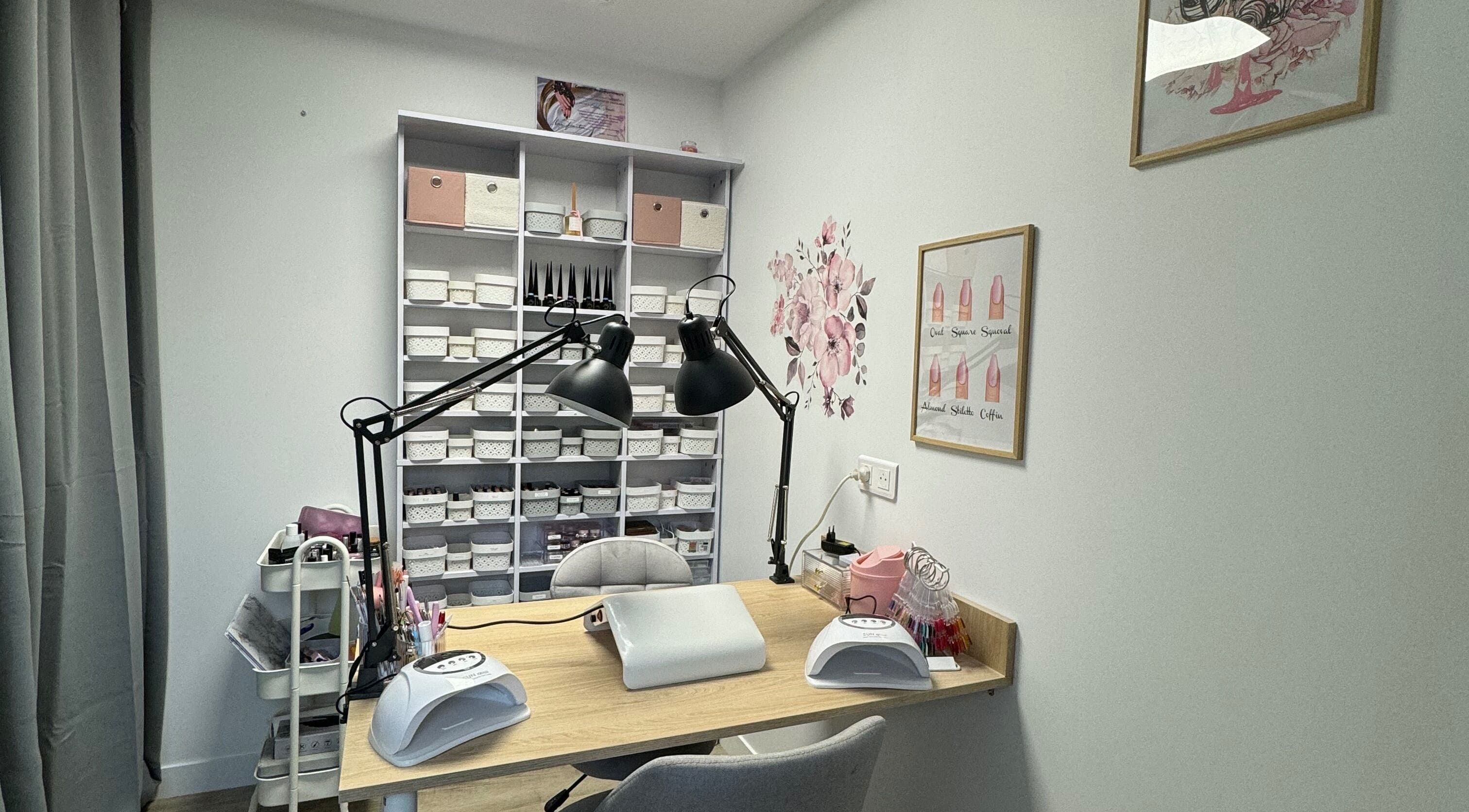 Espace manucure chic chez Oceanail’s à Le coudray saint germer, Hauts-de-france, FR, offrant style et sérénité.