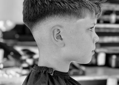 Corte de cabelo moderno para jovem em SALGUEIRO'S Barbearia, Geraz Do Lima, Viana Do Castelo, PT.
