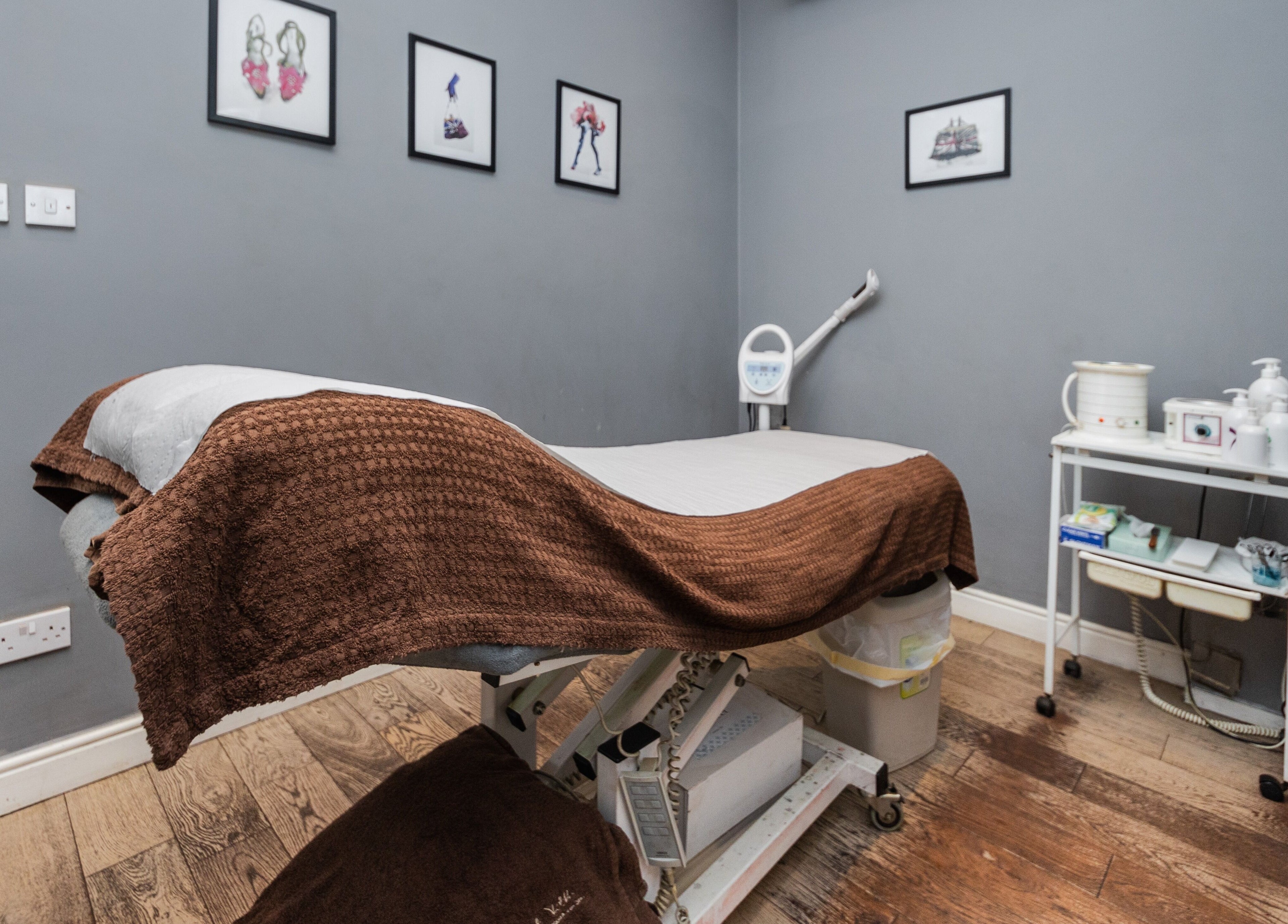 Calm treatment room at Brigita Vather, London, England, GB with a therapy bed and subtle decor.