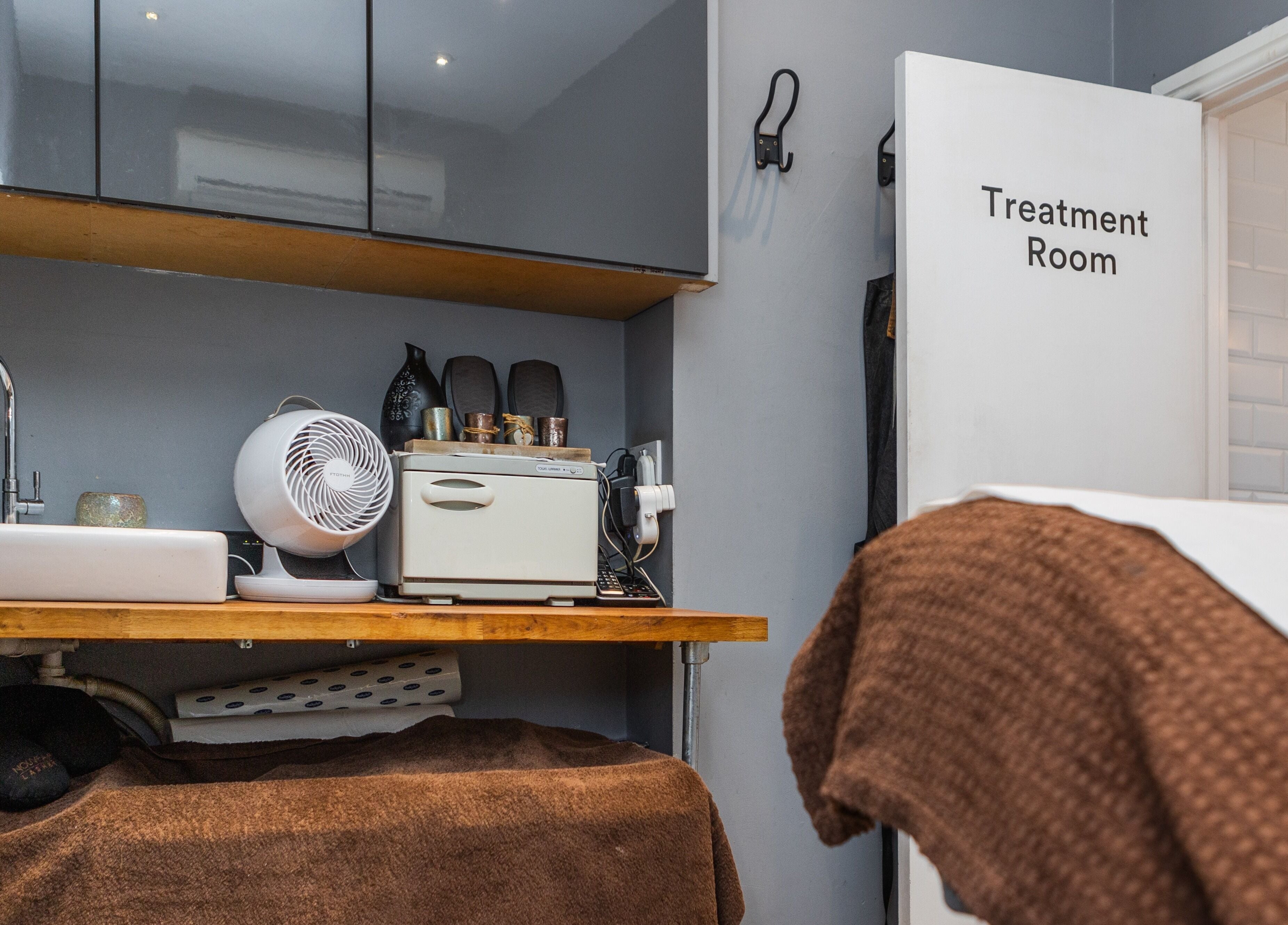 Cozy treatment room at Brigita Vather, London, England, GB featuring a tranquil setting.