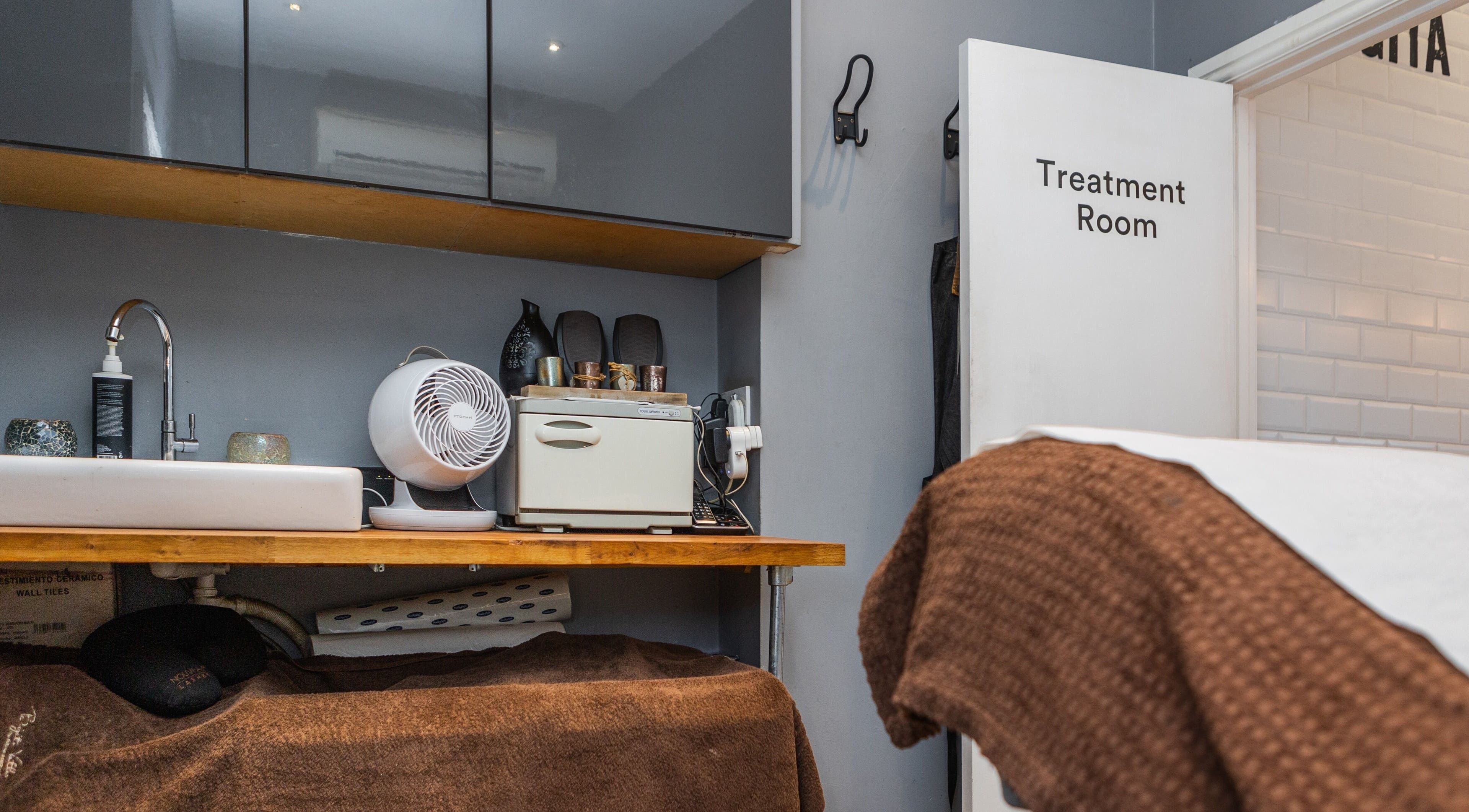 Cozy treatment room at Brigita Vather, London, England, GB featuring a tranquil setting.