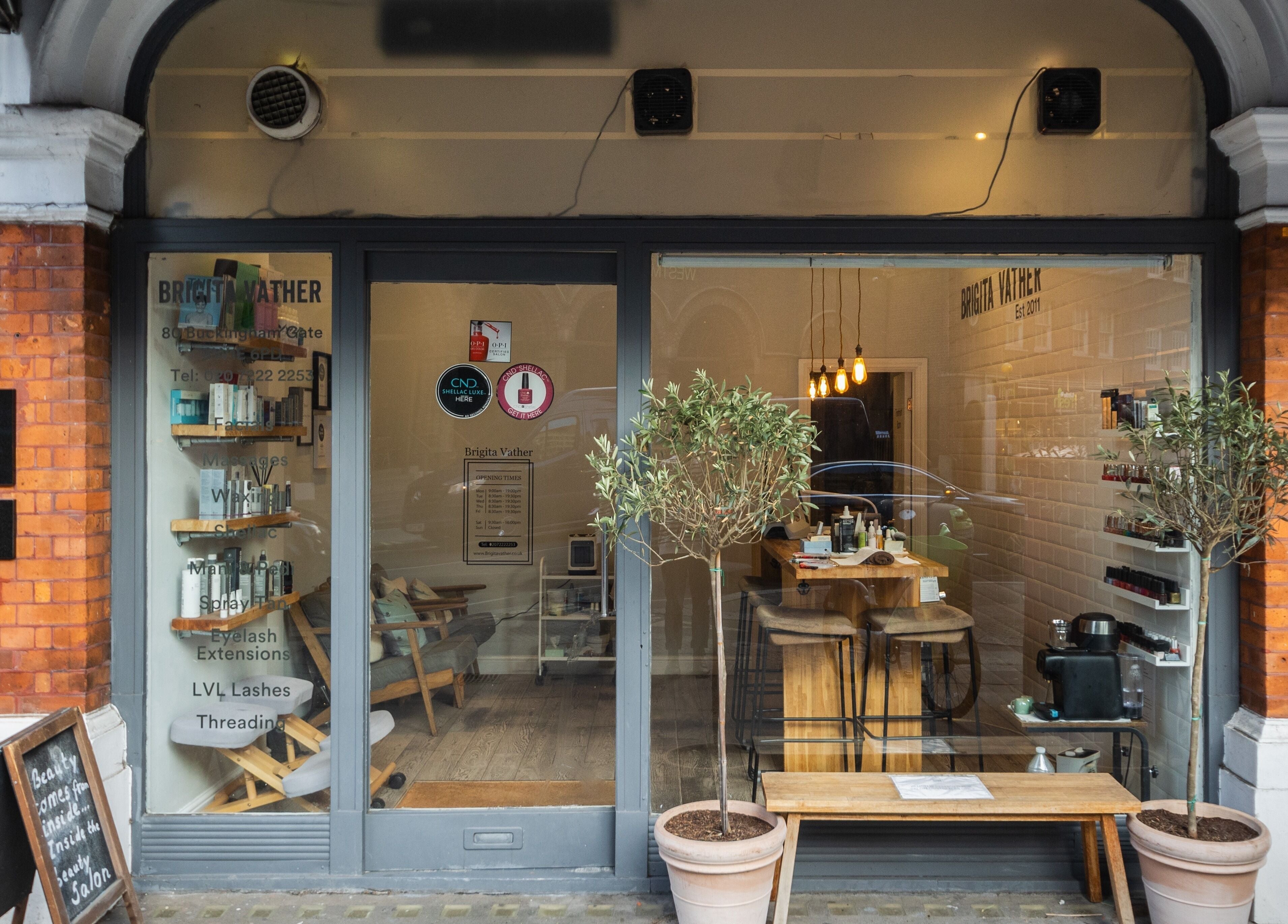 Charming entrance of Brigita Vather in London, England, GB with elegant decor and welcoming ambiance.