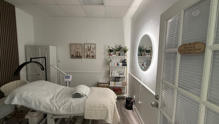 Relaxing treatment room at Piko’s Skin Care, Sarasota, Florida, US, featuring a plush bed and ambient lighting.