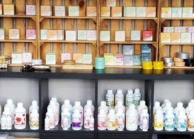 Natuurlijke verzorgingsproducten op display bij FreshScent by Mireille, Gameren, Gelderland, NL.