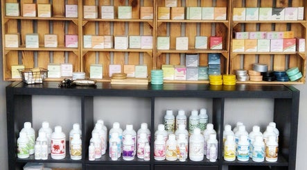 Natuurlijke verzorgingsproducten op display bij FreshScent by Mireille, Gameren, Gelderland, NL.