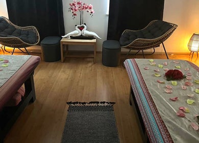 Opustite se u Su Kho Thai massage Rovinj, Istarska Županija, HR. Prostor s romantičnim dekorom i udobnim ležajevima.