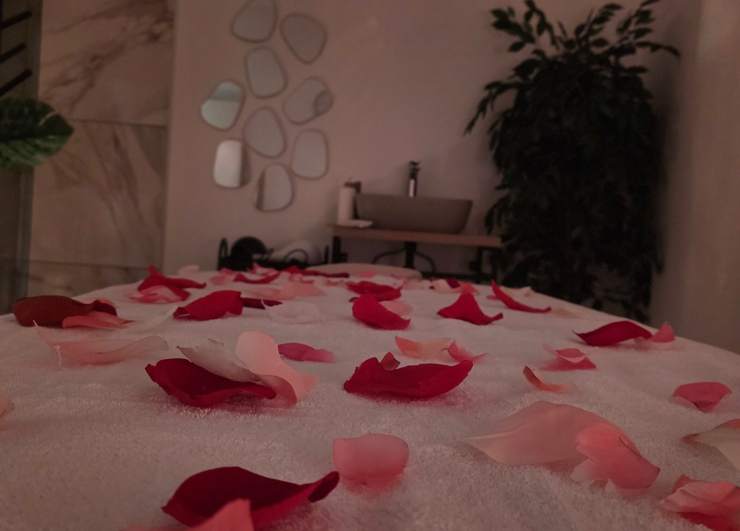 Opustajuća masažna soba sa laticama u Sawasdee thai massage Labin, Labin, Istarska Županija, HR.