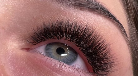 Lavys'Lashes, bild 2