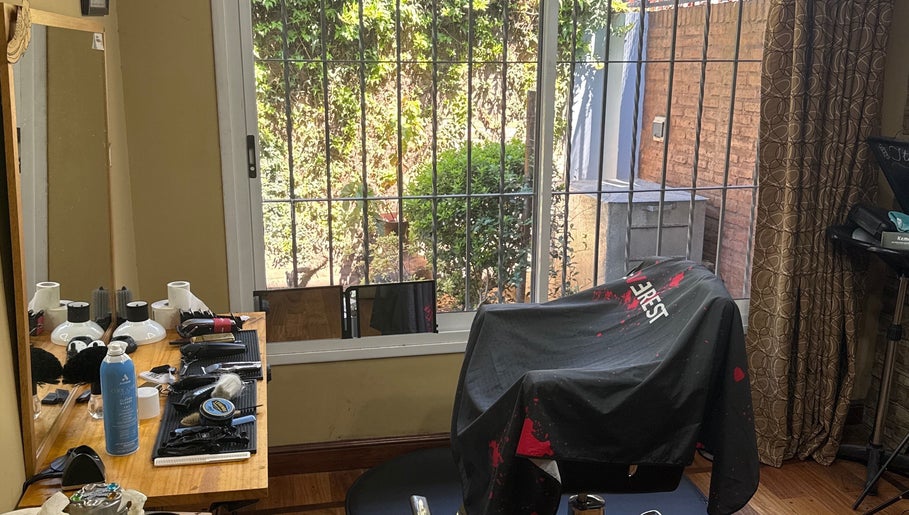 Italy barber shop imagine 1