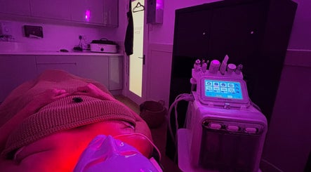 Relaxing spa treatment at The Beauty Loft, Kirkby In Ashfield, England, GB. Purple ambiance and advanced equipment.