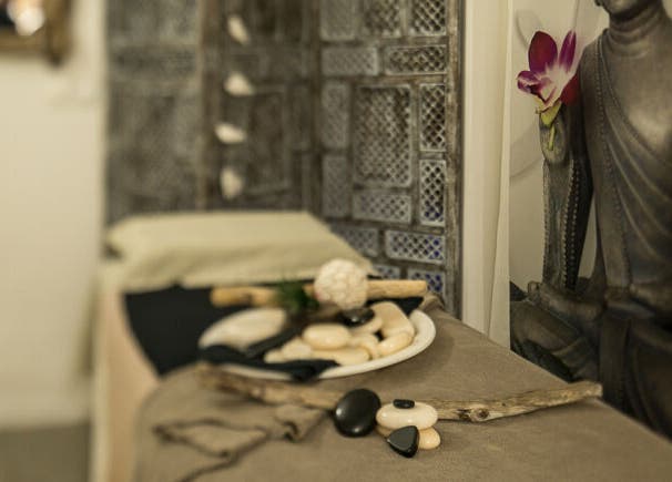 Salle de massage zen à Harmonie Rock Therapy, Antibes, Provence-Alpes-Côte d'Azur, FR.