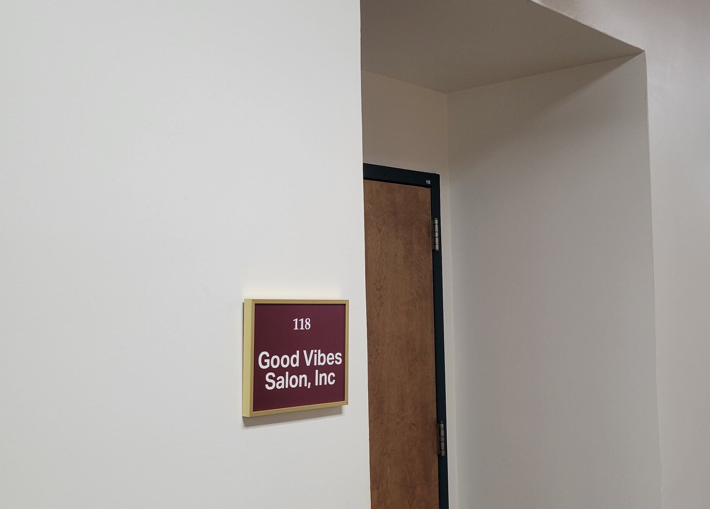 Entrance sign of Good Vibes Salon, Hanover, Pennsylvania, US showcasing room 118.