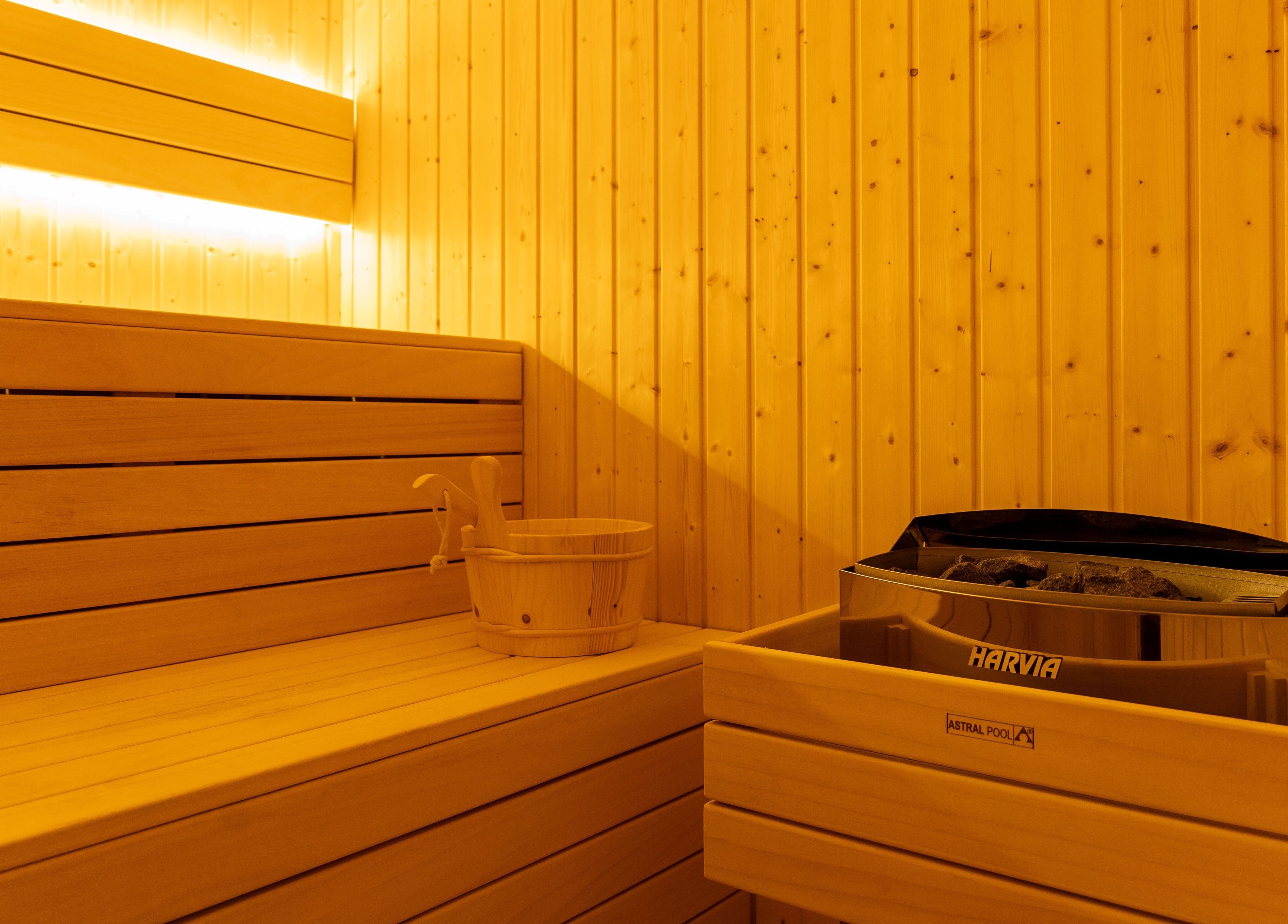 Ξύλινη αίθουσα σάουνας στο Absolute Massage Ana Spa, Θεσσαλονίκη, GR.