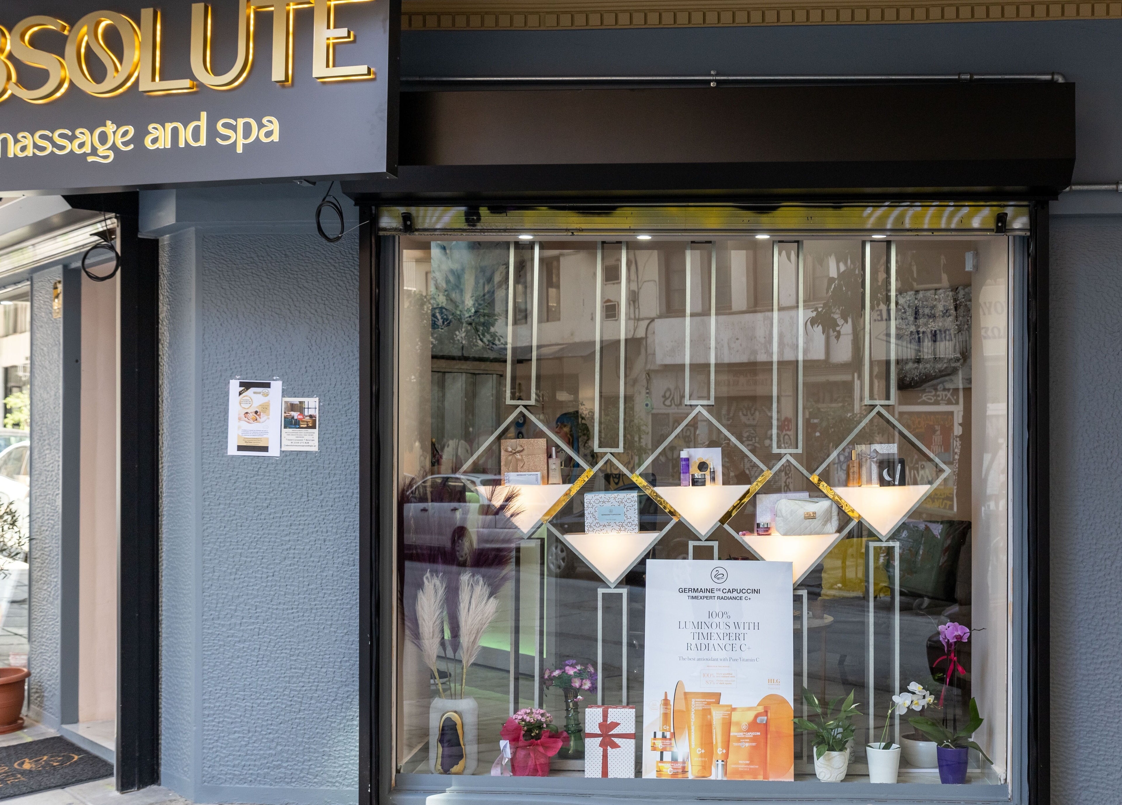 Η πρόσοψη του Absolute Massage Ana Spa στην Θεσσαλονίκη, GR προσφέρει κομψή ατμόσφαιρα χαλάρωσης.