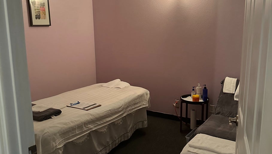 KINGFOOTSPA image 1