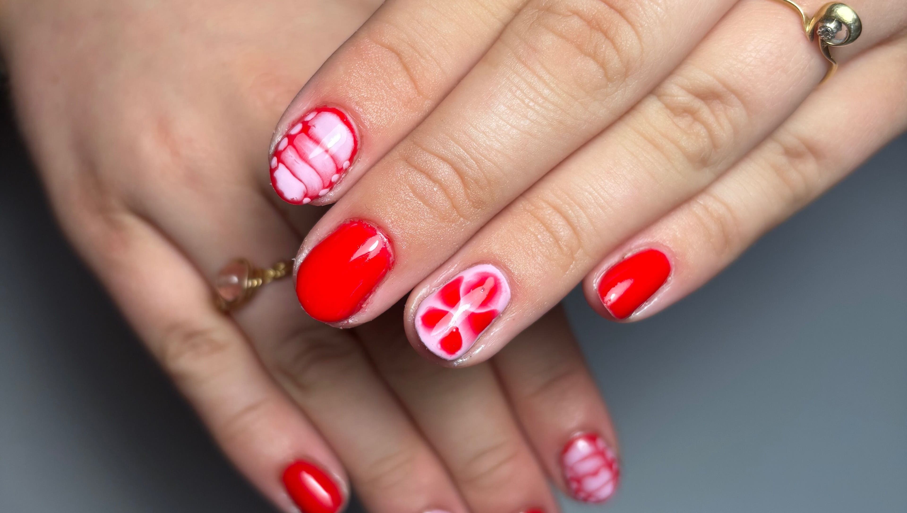 Stijlvolle rode nagels bij Anouksnagels in Amersfoort, Utrecht, NL.