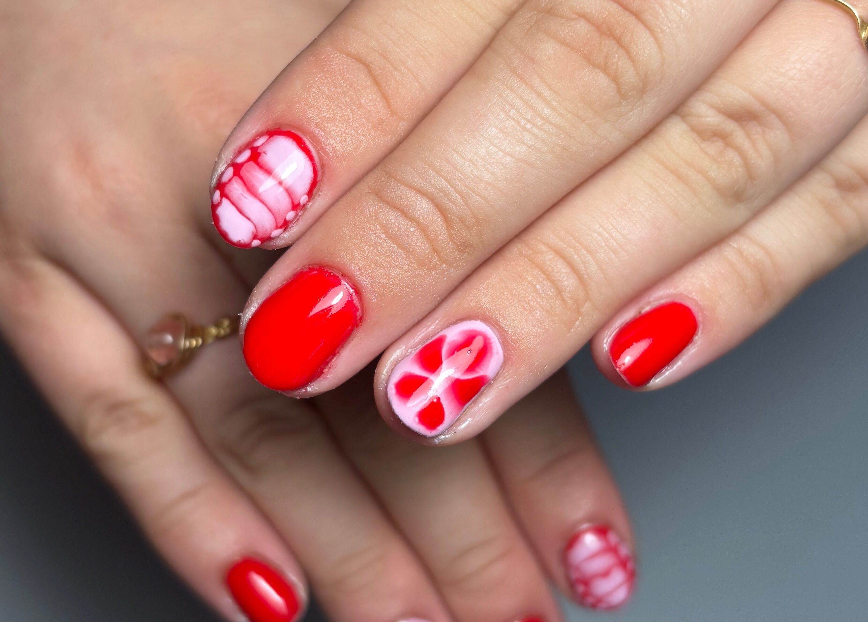 Stijlvolle rode nagels bij Anouksnagels in Amersfoort, Utrecht, NL.