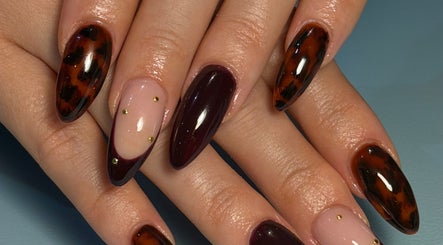 Stylish tortoiseshell nail art by Nails by Emeli, Halfway, England, GB, showcasing intricate design and vibrant colors.