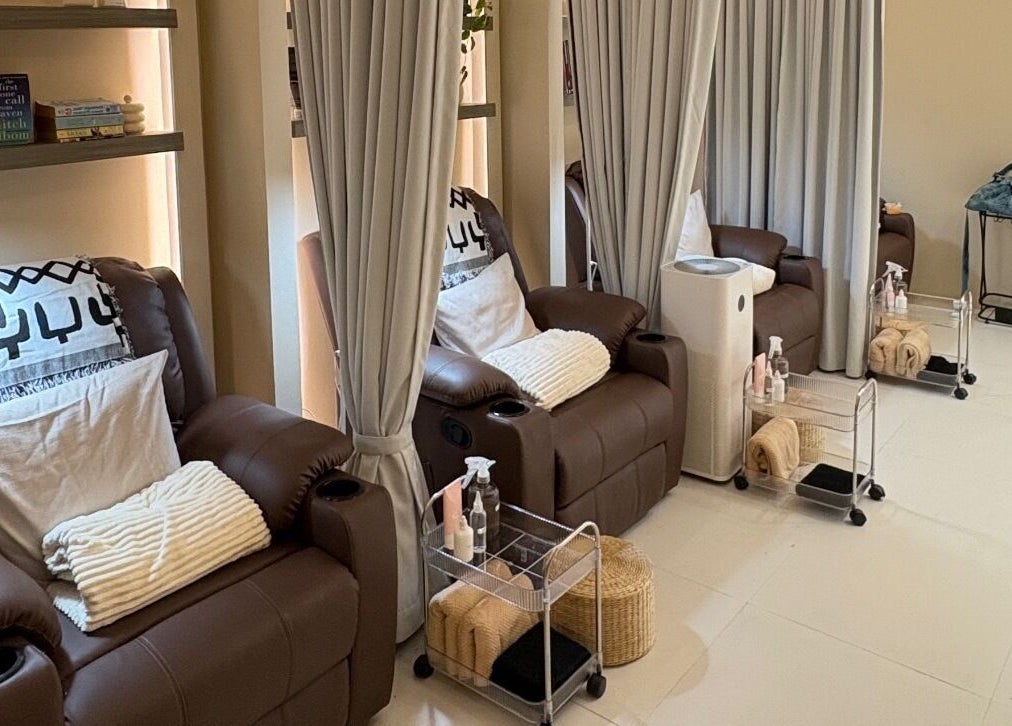 Comfortable seating at Mood Nails and Lashes, Tuguegarao City, Cagayan Valley, PH with cozy pillows and curtains.