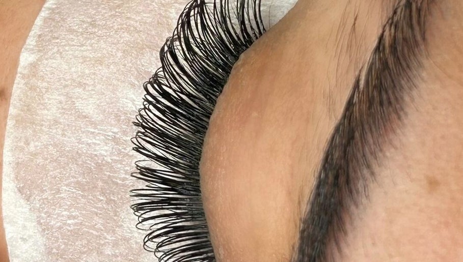 JJ LASHES image 1