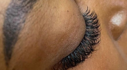 JJ LASHES image 2