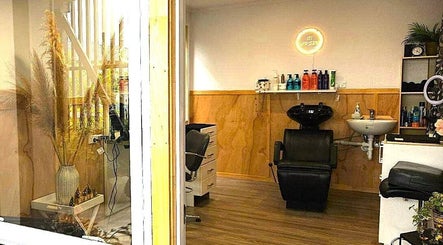 Εικόνα KNT Hair Studio 2