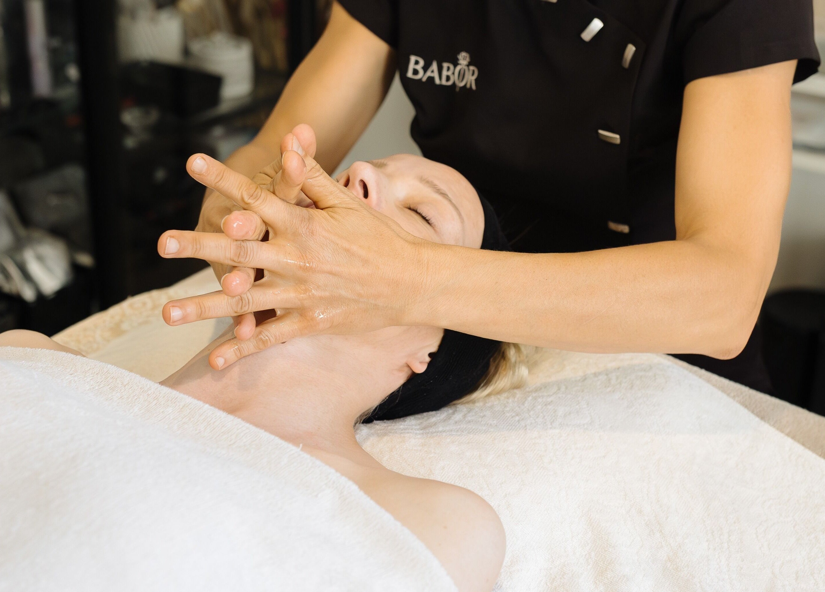 Relaxing facial massage at Alchemy Spa, Valletta, MT, promoting relaxation and wellness.