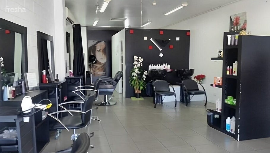 Dhillonz Hair & Beauty, bild 1