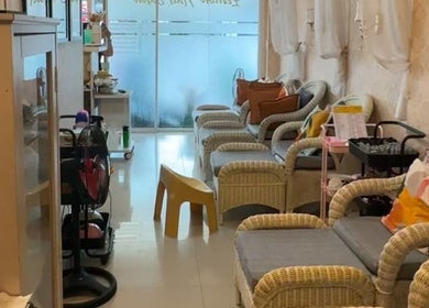 Cozy wicker chairs in Lemon Beauty, Parañaque, Metro Manila, PH create a serene ambiance for relaxation.