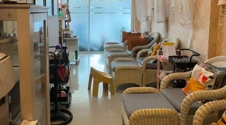 Cozy wicker chairs in Lemon Beauty, Parañaque, Metro Manila, PH create a serene ambiance for relaxation.