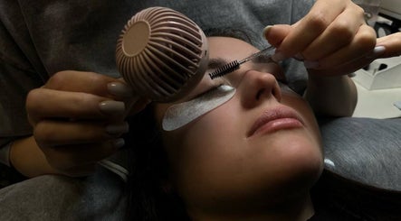 Eyelash extension at Sisters Beauty Home Service, Riyadh, Riyadh Province, SA, enhancing natural beauty.