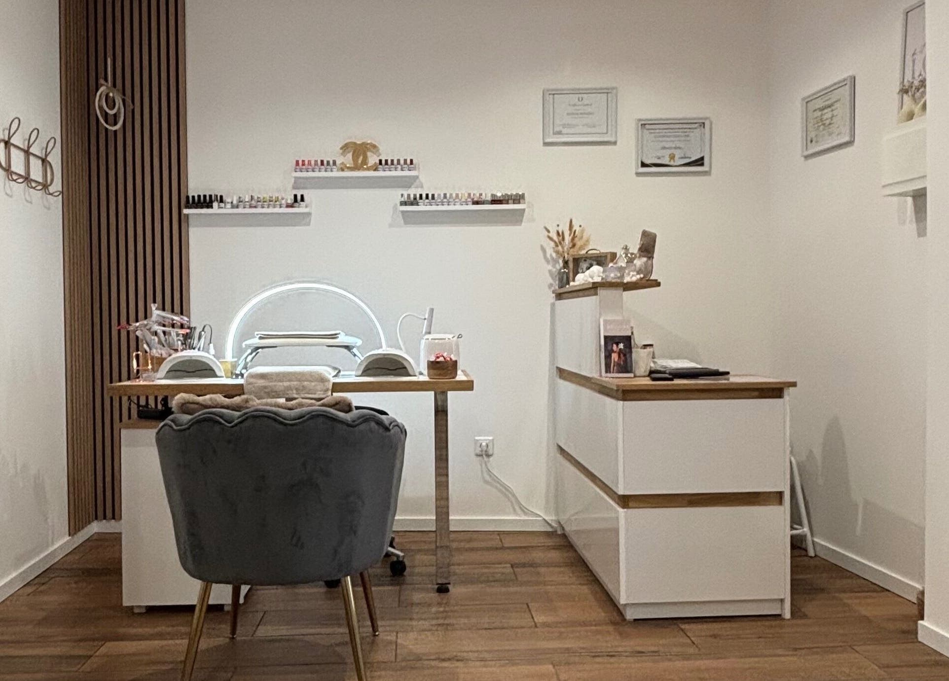 Intérieur élégant de MILANOA ESTHÉTIQUE à Vergaville, Grand Est, FR. Atmosphère sereine et moderne.