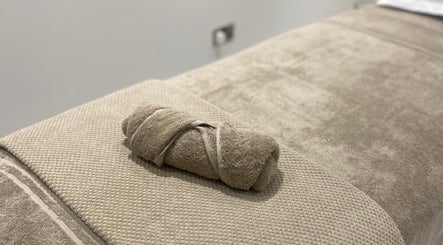 Flow Therapy massage table with cozy towels, Seafield, Scotland, GB.