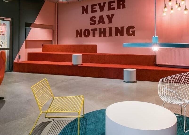 Modern lounge area at Seba_Hair.cutz, Rotterdam, Zuid-holland, NL with trendy seating and a catchy quote.