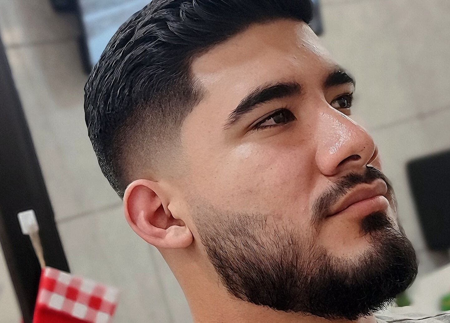 Estilo de corte moderno en Maynor Barber Studio, Heredia, Heredia, CR.