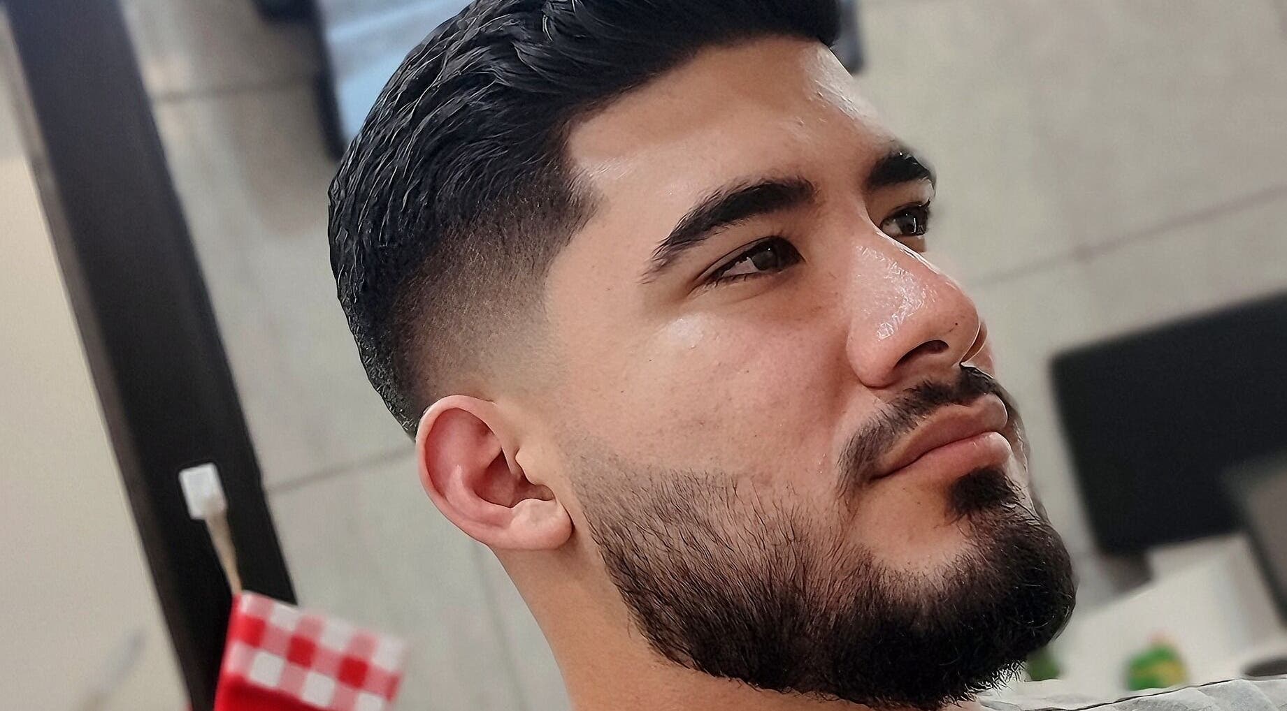 Estilo de corte moderno en Maynor Barber Studio, Heredia, Heredia, CR.