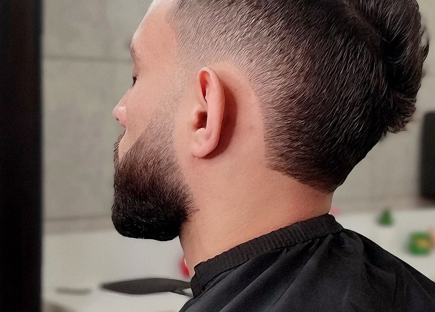 Elegante corte de cabello en Maynor Barber Studio, Heredia, Heredia, CR